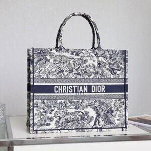 Classic DIOR Bag: A Stylish and Versatile Choice for Elegance